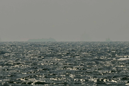 霍尔木兹海峡船舶通行量持续低迷