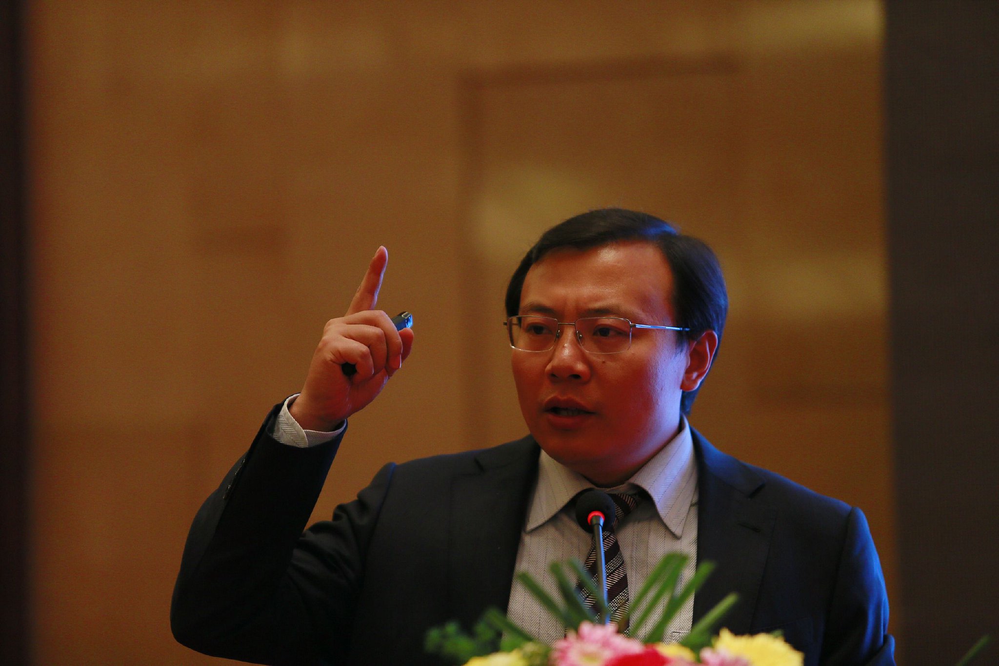 VIP群成员满仓融资亏超千万元?任泽平回应